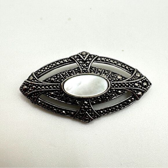 Avon Victorian Elegance Brooch Pin, 1987, Mother of Pearl Faux Marcasite Revival - Picture 1 of 7